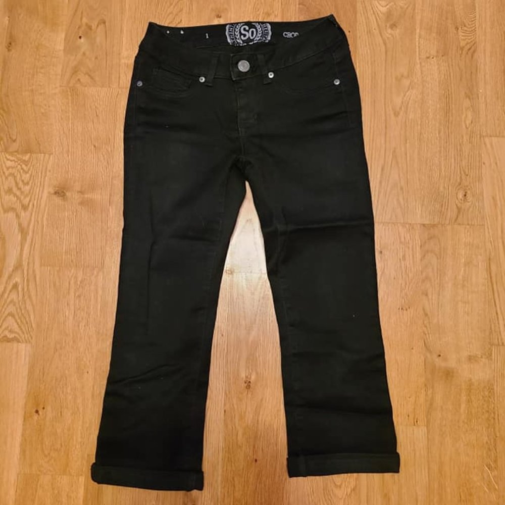 Black Capris